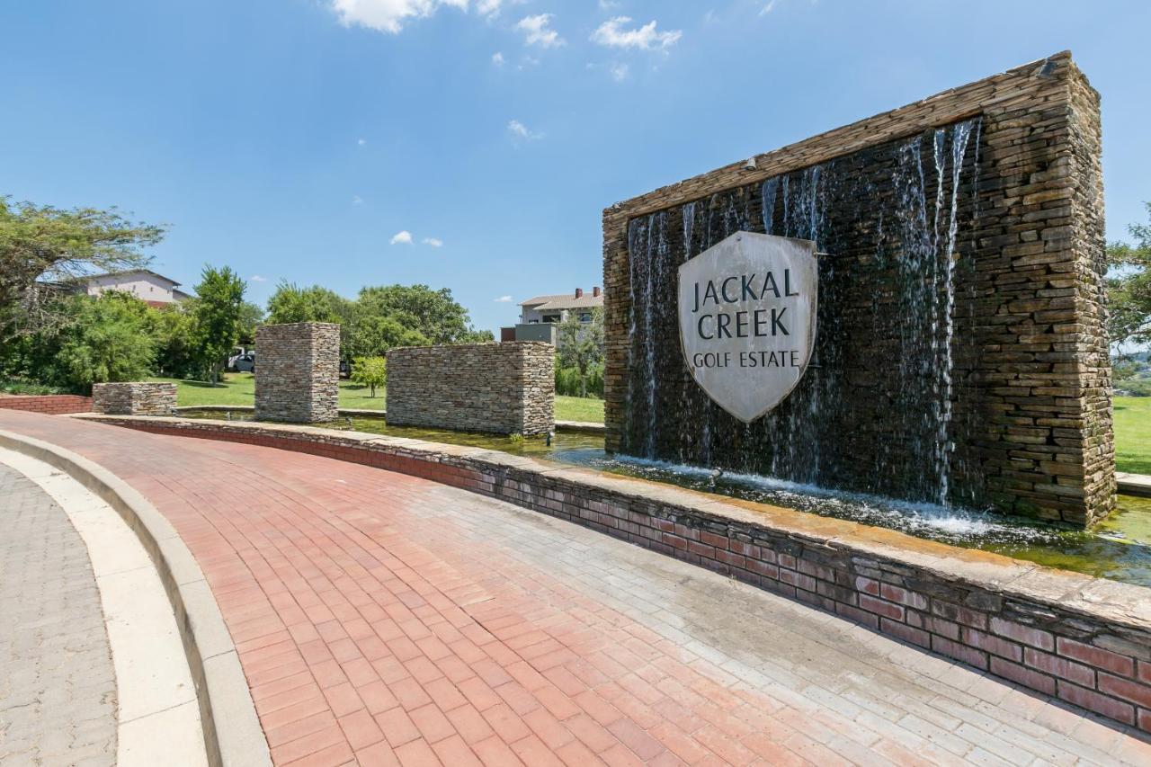 Modern Apartment In A Secure Golf Estate.Wifi Roodepoort Exterior foto