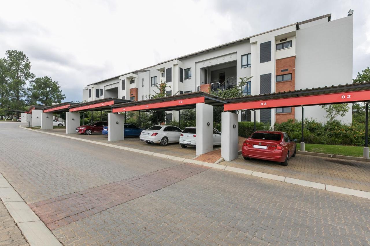 Modern Apartment In A Secure Golf Estate.Wifi Roodepoort Exterior foto